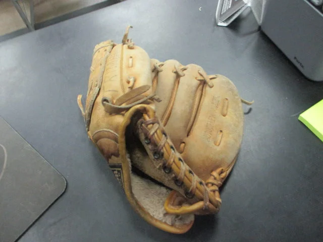 Used Wilson Jim Catfish Hunter Leather Baseball Glove